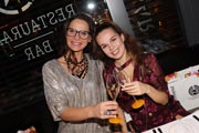  Schmuckdesignerin Nicole Hayduga,  Schauspielerin und Model Darya Gritsyuk 5. „Ladies New Year Dinner“ im Restaurant „Bar Lehel“ {©Foto: Martin Schmitz)